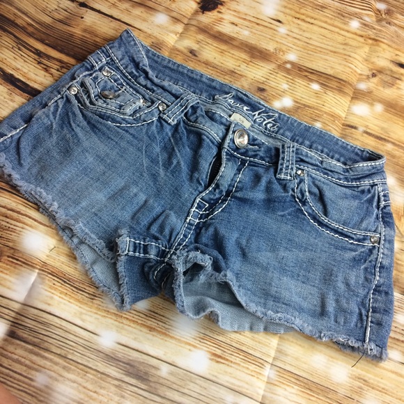 Love Notes Pants - Cutoff Shorts Love Notes Pants - Cutoff Shorts